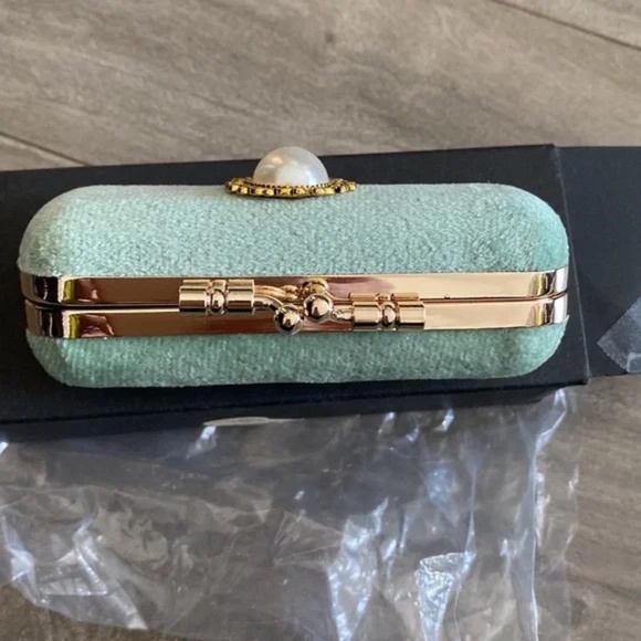 Vintage-retro lipstick lined-storage case - Picture 2 of 3